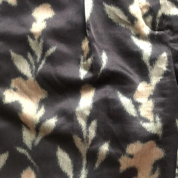 Babaton high waisted long shorts bermudas, viscose, floral abstract pattern sz 8 - Picture 2 of 8